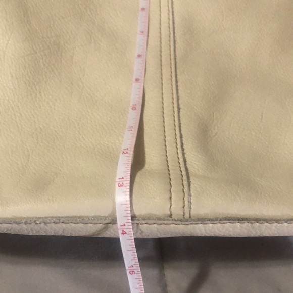 100% leather purse by Lucky Brand cream colored - Picture 9 of 9